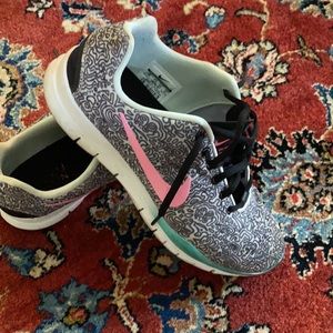 Women’s size 10 Nike free sneaker limited design